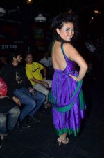 at Designer Aarti Vijay Gupta showcases collection in Rude Lounge on 30th Jan 2012 (22).JPG